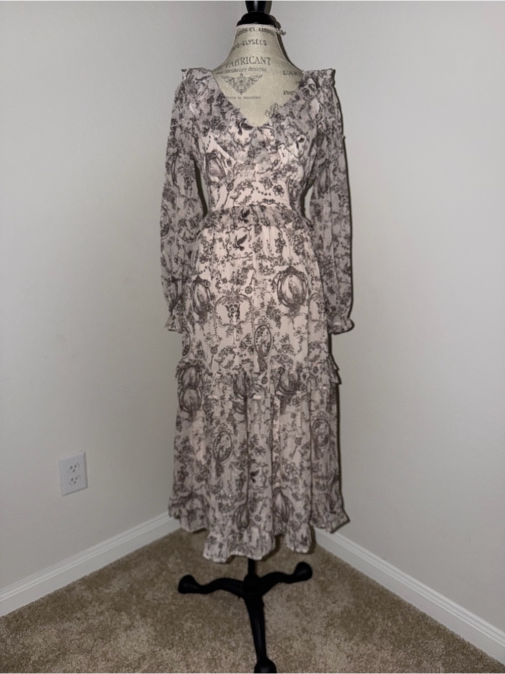 Francesca's Collections Taupe Floral Long-Sleeve Midi Dress